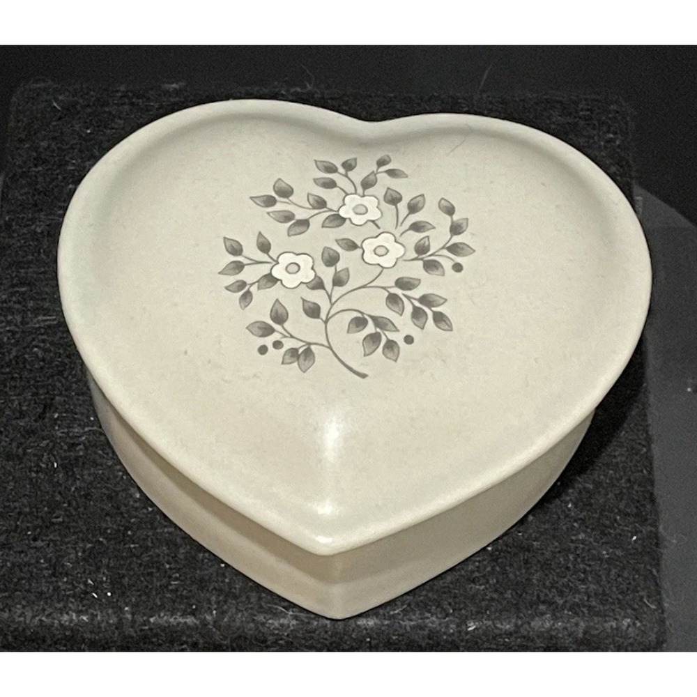 Vintage Pfaltzgraff Heirloom Stoneware Heart Shape Trinket Jewelry Box USA